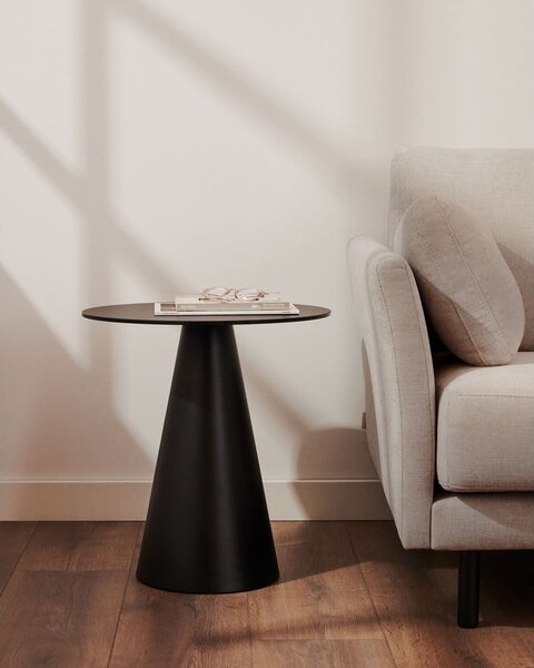 Kulatý odkládací stolek se skleněnou deskou ø 50 cm Wilshire – Kave Home