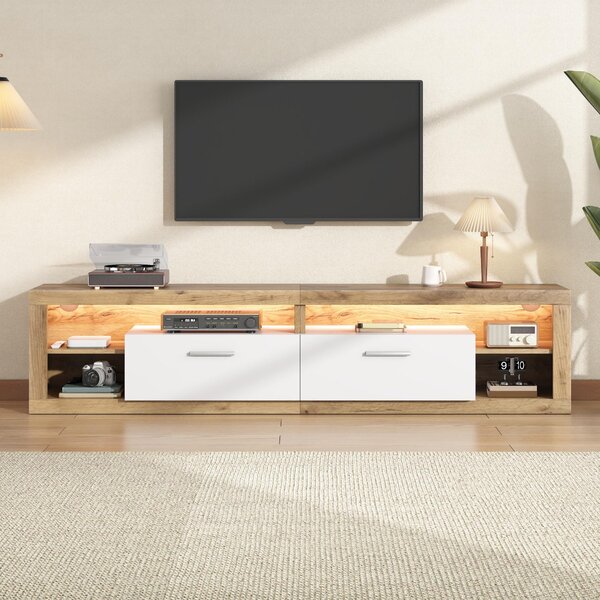 TV stolek o rozměrech 180x35,5x50 cm vyrobený z dřevotřísky s povrchem imitujícím přírodní dřevo a bílou barvou, s úložným prostorem a LED osvětlením ovládaným aplikací, určený do obývacího pokoje