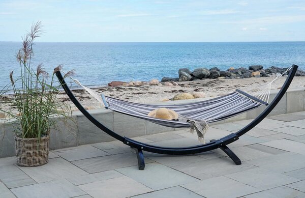 Nordic Living Šedá bavlněná houpací síť Tripoli 320 x 120 cm se stojanem