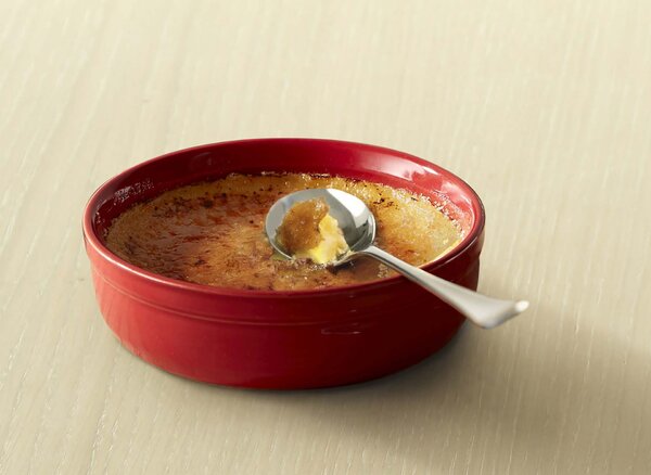 Emile Henry Miska na créme brulée 12 cm granátová 341013