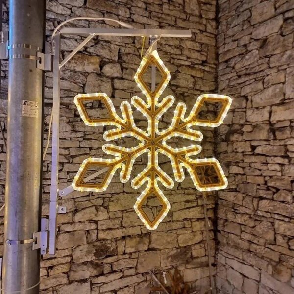Vianočná sada pre obce „Vločka IX“, strom 3–5 m, 6× „Vločka IX“ na verejné osvetlenie, 3D LED anjel 122 cm, teplá biela