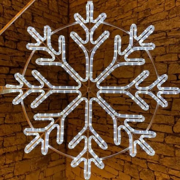 Vianočná sada pre obce „Ľadová vločka II“, strom 6–8 m „Flash“, 7× vločka II na verejné osvetlenie, 3D LED anjel 122 cm, ľadovo biela