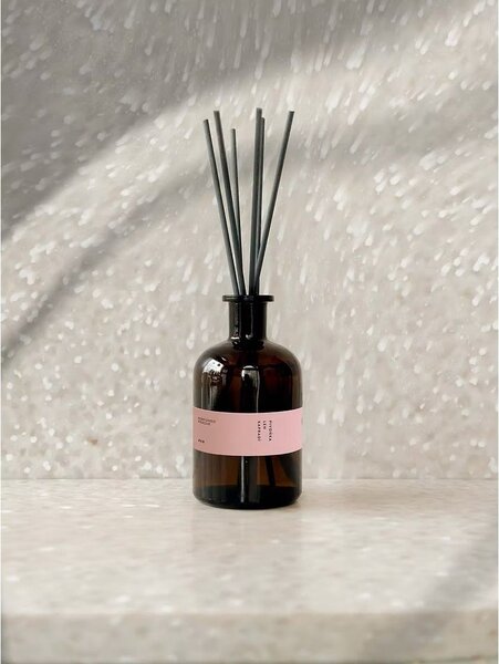 Difuzér #68 Peony, Linen, Fern – Perfumed Prague