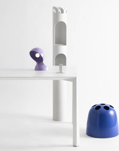 Artemide Stolní lampa Dalú, levandulová, výška 26 cm, plast, Fialová / růžová / barva růže, Obývací pokoj / jídelna, Plast, Design