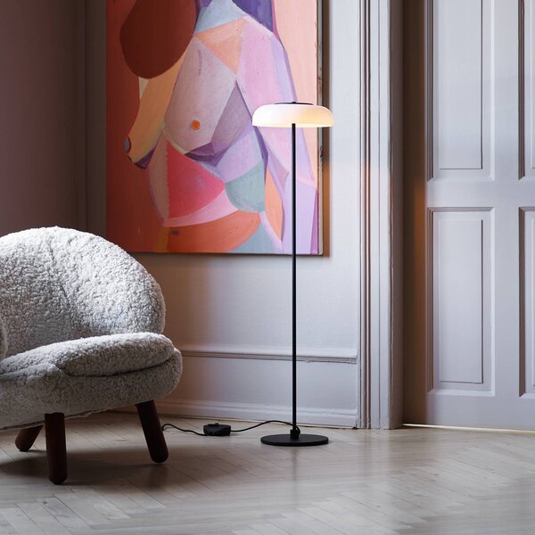 Nuura Aps LED stojací lampa Blossi, výška 120 cm, černá/opálová, stmívatelný, Černá, Obývací pokoj / jídelna, kov, Skandinávský