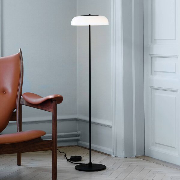 Nuura Aps LED stojací lampa Blossi, výška 120 cm, černá/opálová, stmívatelný, Černá, Obývací pokoj / jídelna, kov, Skandinávský