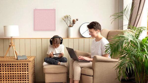 Allboards, korková tabule růžová barva korku 40x40 cm dřevěný rám lakovaný RŮŽOVÝ, TKPINK44P