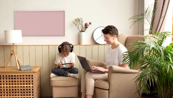 Allboards, korková tabule růžová barva korku 80x40 cm dřevěný rám lakovaný RŮŽOVÝ, TKPINK84P
