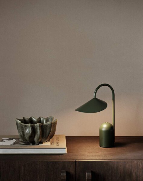 Ferm Living Přenosná lampa Arum, grass green 1104269287