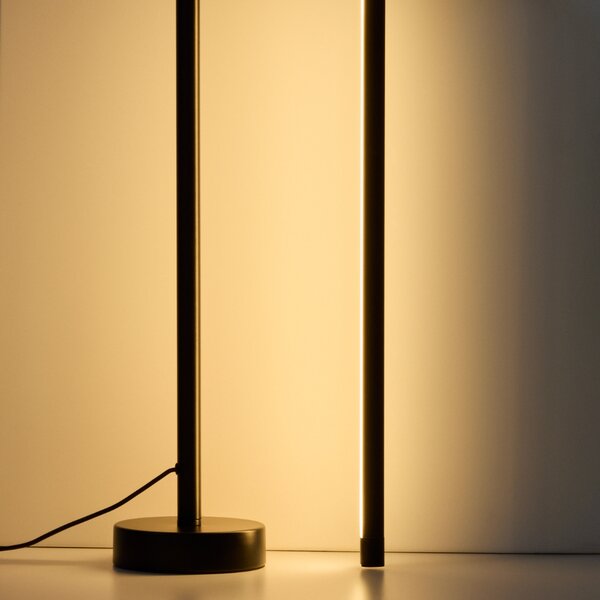 Kave Home Černá kovová stolní LED lampa Bow 60 cm