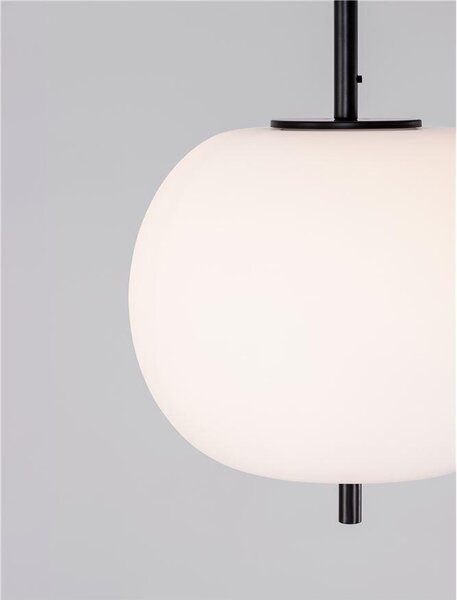 Nova Luce Závěsné svítidlo LATO černý kov a opálové sklo E27 1x12W