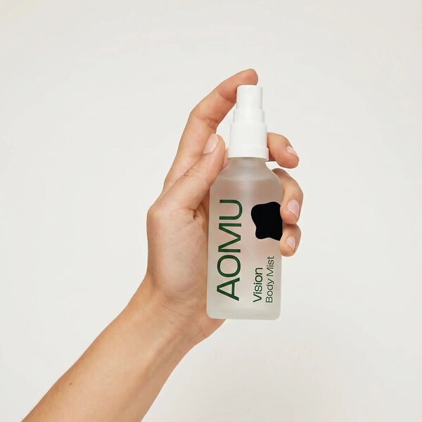 AOMU Visions Body Mist přírodní mlha pro tvořivé naladění a inspiraci Objem: 10 ml