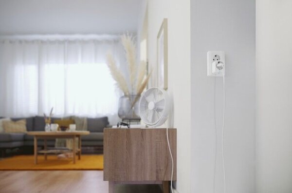 WiZ - Chytrá zásuvka E 2300W + powermetr Wi-Fi