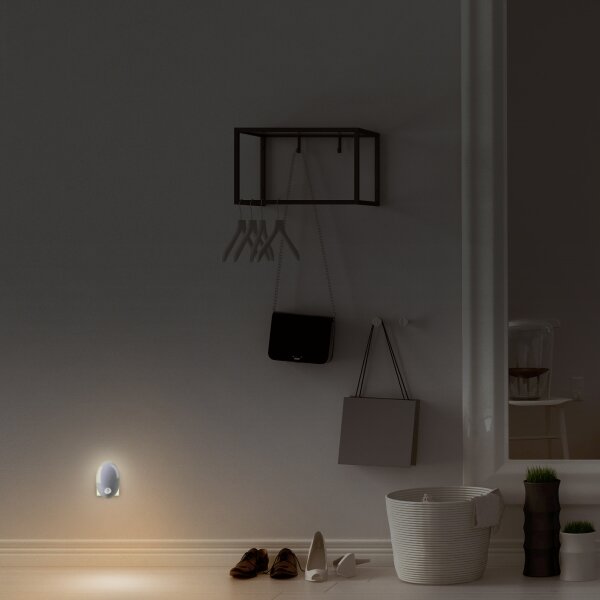 Solight WL909 - LED Orientační svítidlo se senzorem do zásuvky LED/0,7W/230V