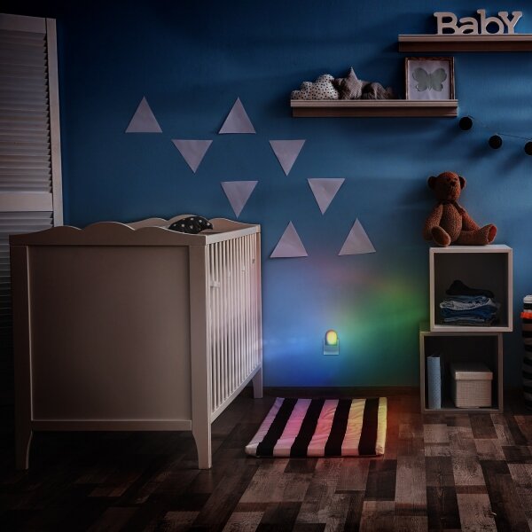 Solight WL910 - LED RGB Orientační svítidlo se senzorem do zásuvky LED/0,5W/230V