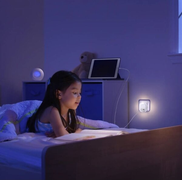 Ledvance- LED Noční svítidlo do zásuvky se senzorem a USB LUNETTA LED/12,5W/230V