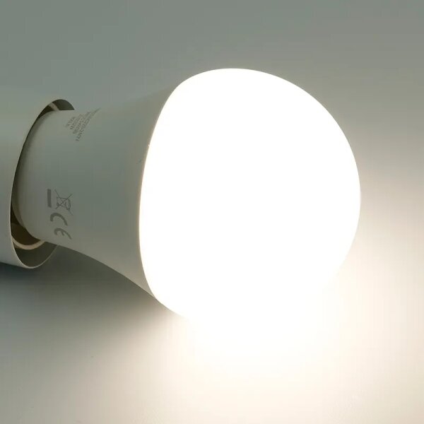 LED RGBW Stmívatelná žárovka A60 E27/9W/230V 2700-6500K Wi-Fi Tuya