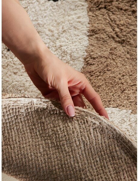 Světle hnědý pratelný/ručně tkaný bavlněný dětský koberec 93x120 cm Snuggle Bea – Hanse Home