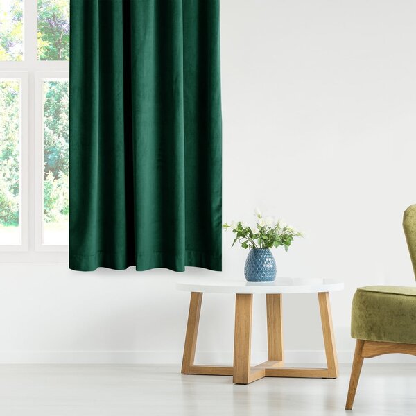 Tmavě zelený sametový dimout závěs 140x245 cm Eyelets – Restilo