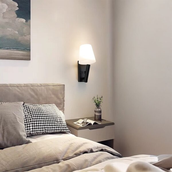 LED Nástěnná lampa s USB portem LED/2W/230V 3000K černá/bílá