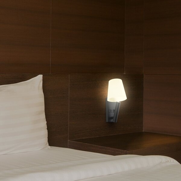 LED Nástěnná lampa s USB portem LED/2W/230V 3000K černá/bílá