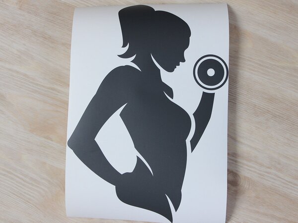 Fitness dívka samolepka na zeď 20 x 30 cm