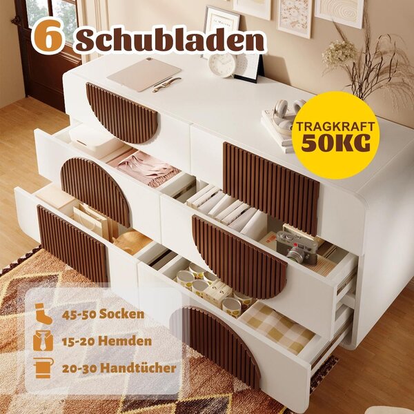 Bílá komoda se 6 zásuvkami, rozměry 121x41x71 cm, vyrobená z MDF a masivního dřeva, s elegantním zakřiveným designem a hnědými dřevěnými lištami, vhodná do obývacího pokoje a chodby