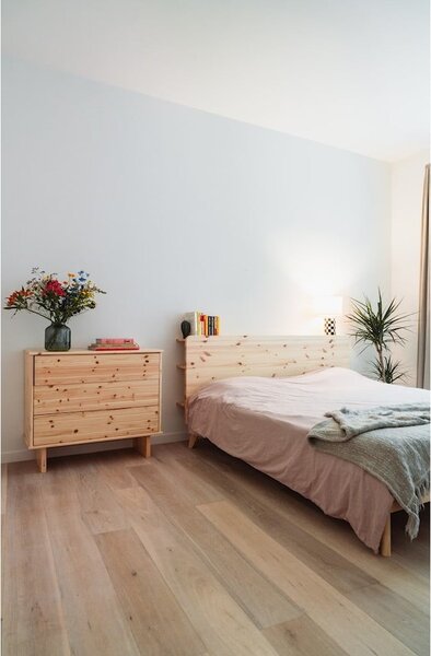 Dvoulůžková postel z borovicového dřeva s roštem 160x200 cm Retreat – Karup Design