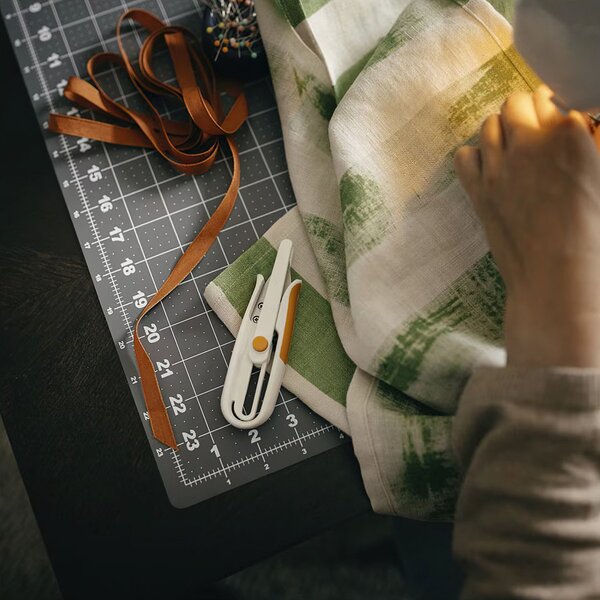 Cvakací nůžky (cvakačky) FISKARS PREMIER na nitě 1070023, ergonomická rukojeť, délka 12,7cm