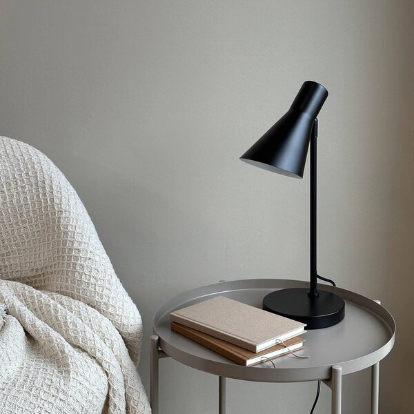 Dyberg Larsen Stolní lampa DL12, černá, výška 44,5 cm, kov, Černá, Obývací pokoj / jídelna, kov, Design