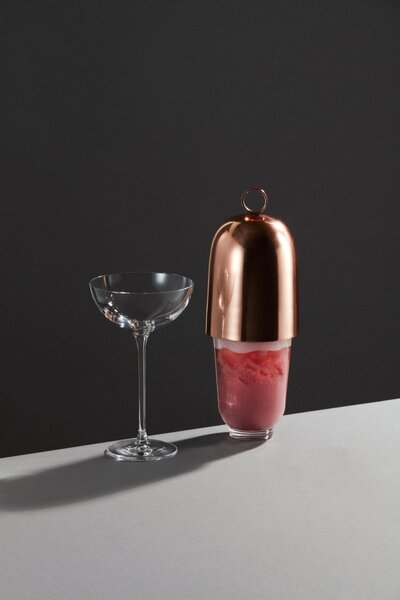 Nude designový cocktail shaker s kovovým vršekem Hepburn