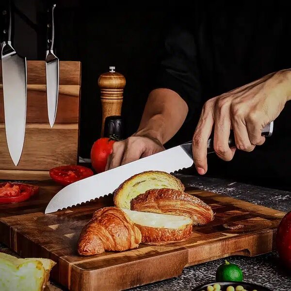 Kuchyňský nůž na pečivo Hanzo Black DE SaKuRo 20 cm
