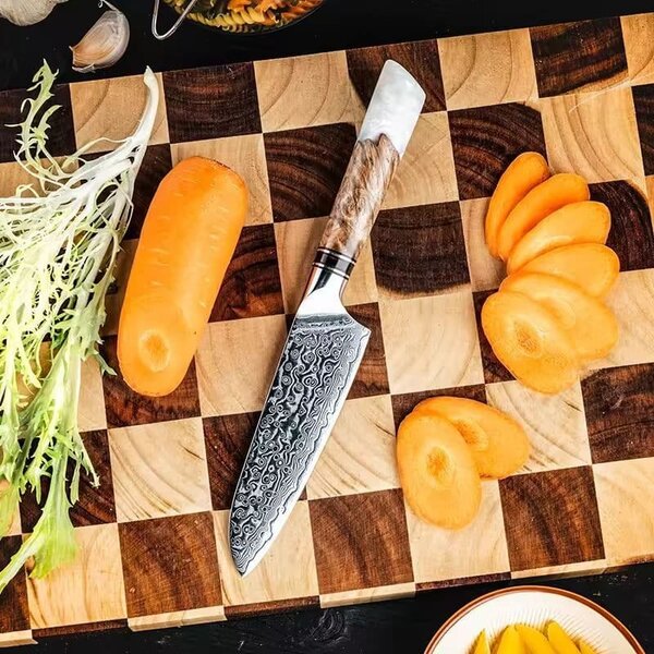 Santoku nůž z damaškové oceli SaKuRo White Resin 12,7 cm