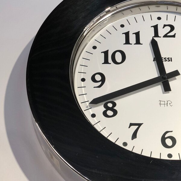 Alessi designové nástěnné hodiny Momento