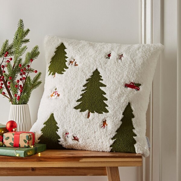 Dekorační polštář s vánočním motivem z materiálu bouclé 45x45 cm Christmas Tree – Catherine Lansfield