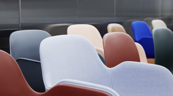 Normann Copenhagen designové židle Form Armchair Wood