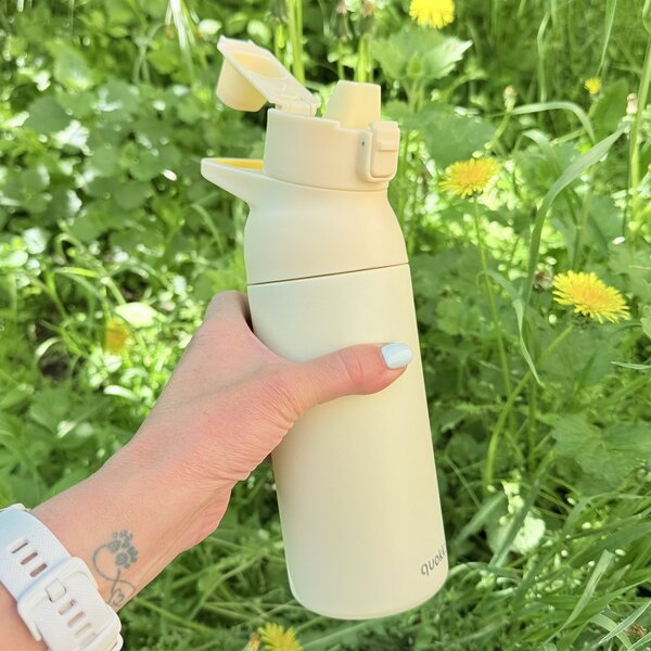 Nerezová sportovní láhev s pítkem Tide, 700ml, Quokka, světle žlutá