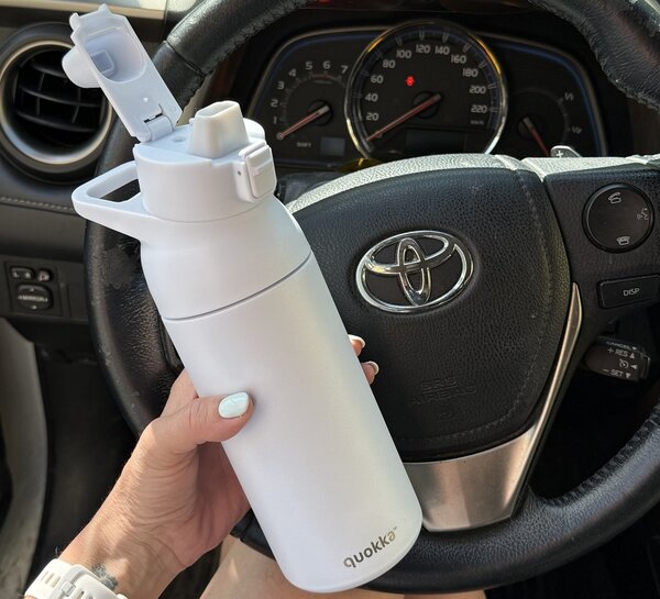 Nerezová sportovní láhev s pítkem Tide, 700ml, Quokka, bílá