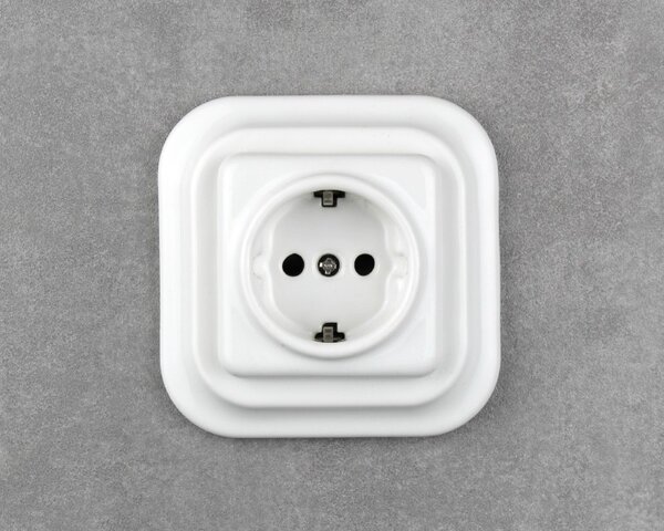 Elhard Hranatá keramická schuko zásuvka, bílá KV2101W
