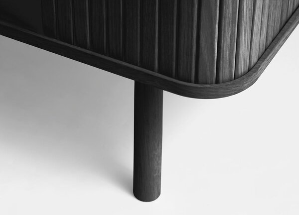 Černá nízká komoda v dekoru dubu s posuvnými dveřmi 76x160 cm Cavo – Unique Furniture