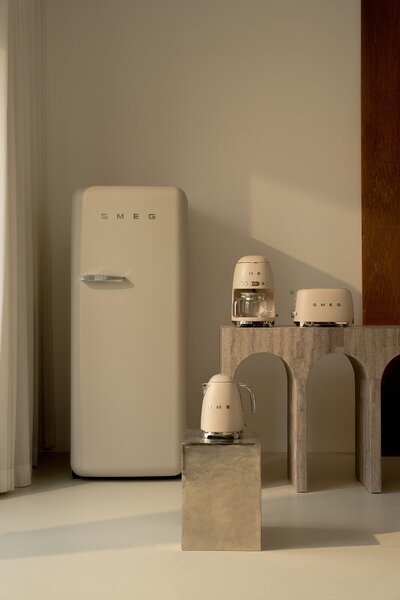 Smeg DCF02SSEU Překapávač na kávu 50's Style DCF02 nerezová ocel