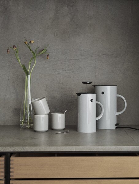 Rychlovarná konvice EM77 Stelton 1,5 l světle šedá