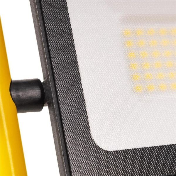 Prémiový přenosný LED reflektor 30W 3000lm, denní, do zásuvky, mlžné sklo, 3 roky