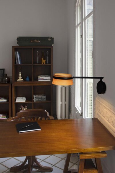 LOOP nástěnná lampa, černá, s nastavitelným ramenem - FARO