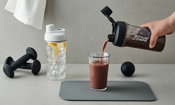 Láhev na pití shaker LOCK SHAKE IT 650ml černá
