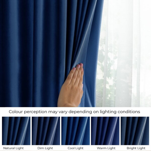 Tmavě modrý sametový dimout závěs 140x270 cm Eyelets – Restilo