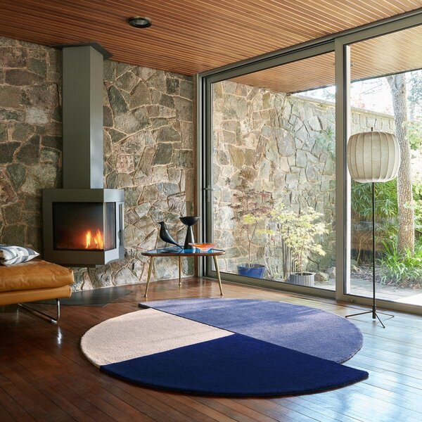 Modrý ručně tkaný vlněný kulatý koberec ø 150 cm Mia Segment – Flair Rugs