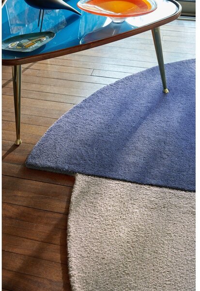 Modrý ručně tkaný vlněný kulatý koberec ø 150 cm Mia Segment – Flair Rugs