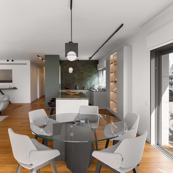 Designové židle Monk Wood Base Armchair