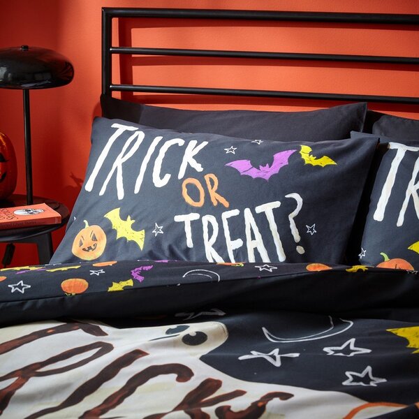 Černé povlečení na dvoulůžko 200x200 cm Halloween Trick or Treat – Catherine Lansfield